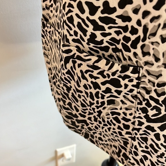 Animal print scrubs measures 21” armpit to armpit.  Looks brand new - Picture 3 of 6